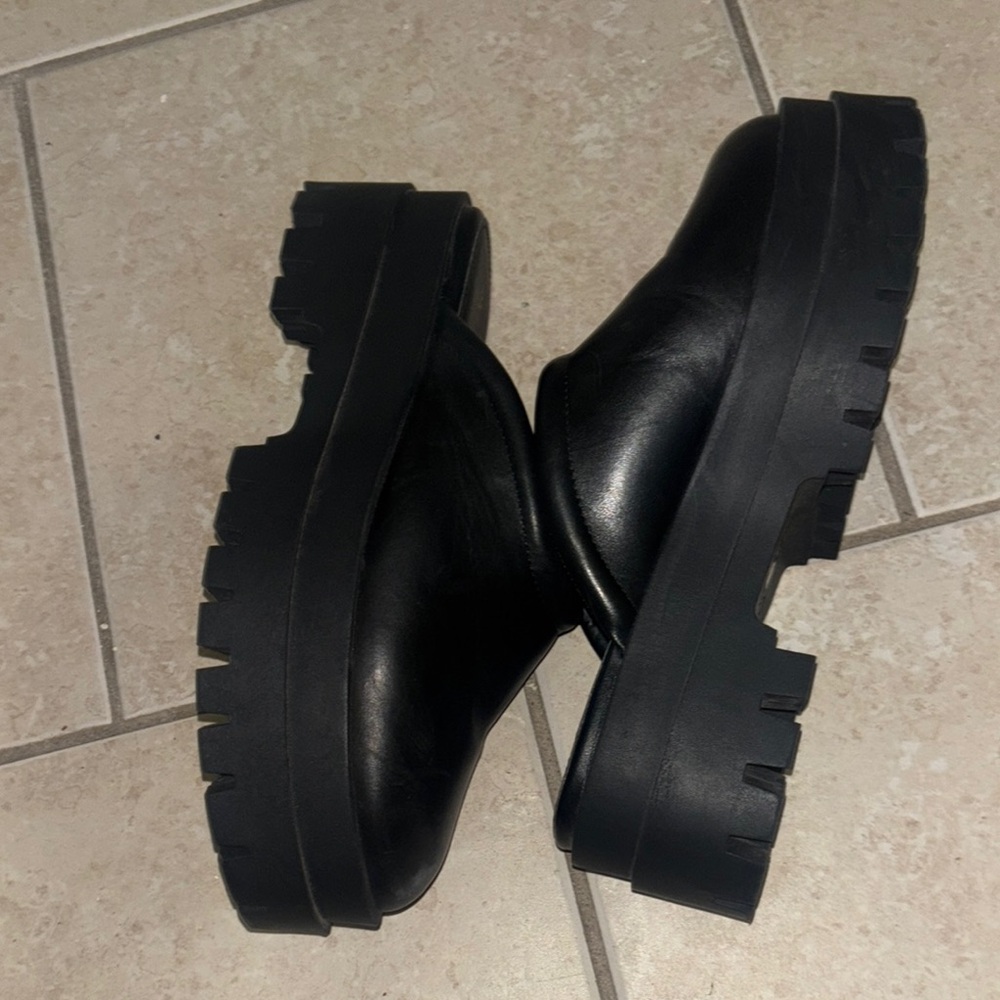 ALDO woman’s chunky Leather Slip-Ons black stylish size 8 woman’s